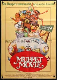 8r434 MUPPET MOVIE German 1979 Jim Henson, Kermit the Frog & Miss Piggy, cast in car, Mel Brooks!
