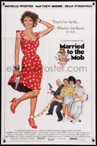 8t564 MARRIED TO THE MOB int'l 1sh 1988 different Tanenbaum art of Michelle Pfeiffer with gun!