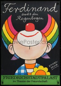 9c380 FERDINAND SUCHT DEN REGENBOGEN 23x32 East German stage poster 1980 Schleusing art of a clown!