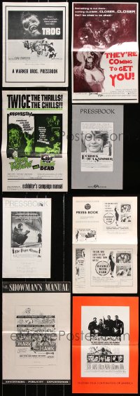 9d108 LOT OF 8 UNCUT PRESSBOOKS 1950s-1970s advertising for a variety of different movies!