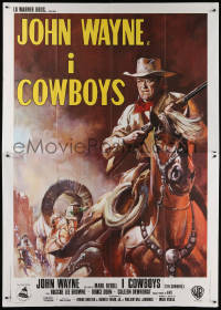 9f223 COWBOYS Italian 2p 1972 cool different art of John Wayne with rifle on horseback!