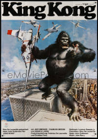 9j179 KING KONG German 2p 1976 different John Berkey art of BIG Ape on the Twin Towers!