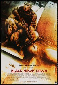 9r501 BLACK HAWK DOWN DS 1sh 2001 Ridley Scott, Josh Hartnett with assault rifle in helicopter!