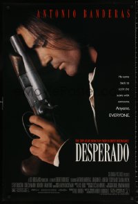 9r571 DESPERADO DS 1sh 1995 Robert Rodriguez, close image of Antonio Banderas with big gun!