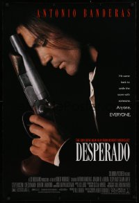 9r570 DESPERADO 1sh 1995 Robert Rodriguez, close image of Antonio Banderas with big gun!