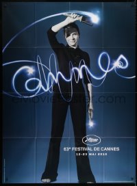 9t583 CANNES FILM FESTIVAL 2010 French 1p 2010 Juliette Binoche with paintbrush, 63rd Film Festival!