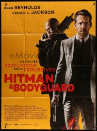 9t703 HITMAN'S BODYGUARD French 1p 2017 great image of Ryan Reynolds & Samuel Jackson w/ big gun!