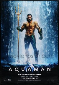 9x233 AQUAMAN DS bus stop 2018 DC, Jason Momoa w/ trident in title role, he's not from around here!
