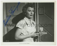 9y400 BARBARA STANWYCK signed TV 8x10 still R1960s close up holding purse from The Lady Gambles!