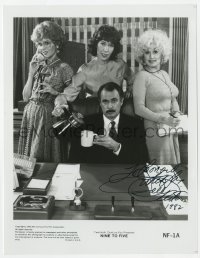 9y442 DOLLY PARTON signed 8x10 still 1980 with Jane Fonda, Lily Tomlin & Coleman in Nine to Five!