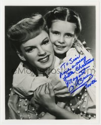 9y946 MARGARET O'BRIEN signed 8x10 REPRO still 2000 the child actress posing with Judy Garland!