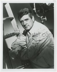9y972 ROCK HUDSON signed 8x10 REPRO still 1980s great candid portrait by ladder & set lighting!