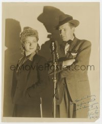 9y608 SYLVIA LEIGH signed radio 8.25x10 still 1949 standing by NBC radio microphone!
