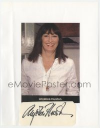 9y632 ANJELICA HUSTON signed 2x5 index card 2000s attached to color REPRO of the Oscar winner!