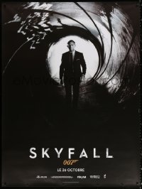 1h139 SKYFALL teaser DS French 1p 2012 Daniel Craig as James Bond standing in gun barrel!