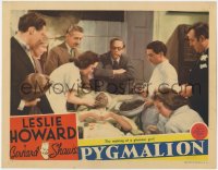 1k730 PYGMALION LC 1938 Leslie Howard oversees the making of glamour girl Wendy Hiller!