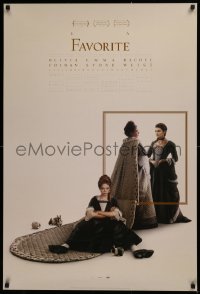 1r590 FAVOURITE int'l French language DS 1sh 2018 Colman as Queen Anne, Emma Stone, Rachel Weisz!