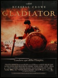 1s712 GLADIATOR French 1p 2000 close up of kneeling Russell Crowe, directed by Ridley Scott!