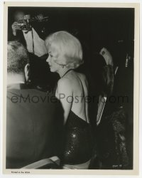 1t404 GOLDEN GLOBE AWARDS 8x10.25 still 1962 Marilyn Monroe at dinner table being photographed!