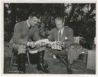 1t407 GONE WITH THE WIND candid 8x10.25 still 1939 Clark Gable & Victor Fleming going over lines!