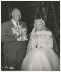 1t482 IT'S A GREAT FEELING candid 7.75x9.25 still 1949 director holding bride Doris Day's bouquet!