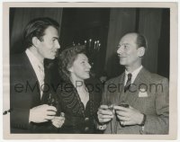 1t488 JAMES MASON/JUDITH ANDERSON/JOHN GIELGUD 7.25x9 news photo 1947 at cocktail party in New York!