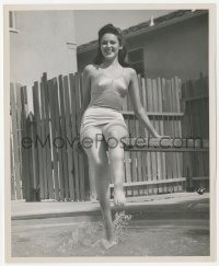 1t577 LINDA DARNELL 8.25x10 still 1940s full-length in sexy swimsuit sitting on diving board!