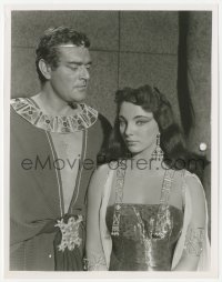 1t549 LAND OF THE PHARAOHS 8x10.25 still 1955 Jack Hawkins & sexy Joan Collins in great costumes!