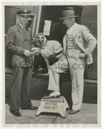 1t557 LEE DUNCAN/RIN-TIN-TIN JR. 7x9 news photo 1933 canine movie star & master boarding plane!