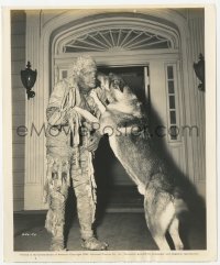 1t676 MUMMY'S TOMB candid 8.25x9.75 still 1942 Lon Chaney's dog recognizes him in monster makeup!