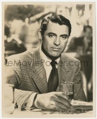 1t708 NOTORIOUS 8.25x10 still 1946 great c/u of Cary Grant with drink, Alfred Hitchcock classic!