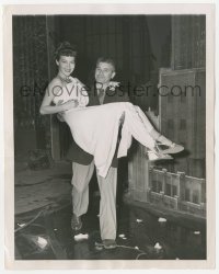 1t719 ONE TOUCH OF VENUS candid 7.25x9 news photo 1948 assistant director carrying Ava Gardner!