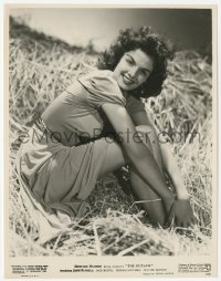 1t726 OUTLAW 7.75x10 still 1946 sexy smiling portrait of Jane Russell sitting in hay, Howard Hughes