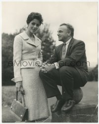 1t833 SHAKE HANDS WITH THE DEVIL candid 8x10.25 still 1959 James Cagney & Dana Wynter in Ireland!