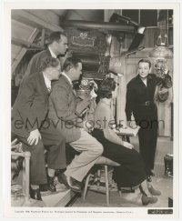 1t863 SPAWN OF THE NORTH candid 8.25x10 still 1938 Dorothy Lamour feeds George Raft his lines!