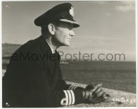 1t077 ABOVE US THE WAVES English 7.5x9.5 still 1955 best c/u of John Mills looking over the ocean!