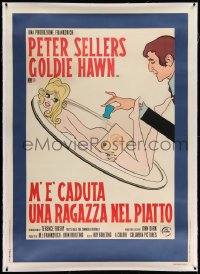 2a069 THERE'S A GIRL IN MY SOUP linen Italian 1p 1971 different art of Sellers & naked Hawn, rare!