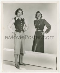 2h086 ARLENE DAHL/DONNA REED 8.25x10 still 1950s the MGM stars have excellent taste in fashion!