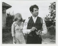 2h150 BONNIE & CLYDE 8x10 still 1967 c/u of Faye Dunaway behind Warren Beatty loading his gun!