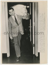 2h413 HENRY FONDA 8.25x11 news photo 1942 reporting for Navy duty with sea bag on his shoulder!