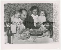 2h462 INGRID BERGMAN/ROBERTO ROSSELLINI/ISABELLA ROSSELLINI 8.25x10 news photo 1953 son's birthday!
