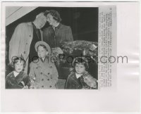 2h498 JEAN RENOIR/INGRID BERGMAN/ISABELLA ROSSELLINI 8x10 news photo 1955 at Paris railway station!