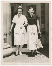 2h516 JUDY GARLAND 7.25x9 news photo 1949 bravely smiling when released from 1st rehab experience!