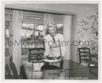 2h550 LADY FROM SHANGHAI candid 8x10 still 1947 Rita Hayworth with flowers at home by Cronenweth!