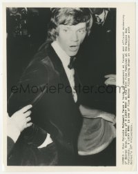 2h695 O LUCKY MAN 8x10 news photo 1973 Malcolm McDowell avoiding paparazzi at screening in Cannes!