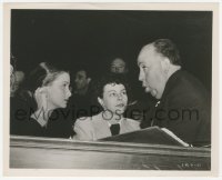 2h716 PARADINE CASE candid 8.25x10 still 1948 Alfred Hitchcock talking to Valli & script girl!