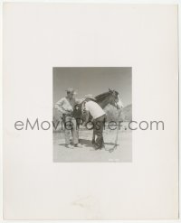 2h769 RIO BRAVO candid 8x10 key book still 1959 Ricky Nelson gets advice from real Tuscon rancher!