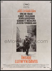 2k674 INSIDE LLEWYN DAVIS French 1p 2013 Coen Brothers, Oscar Isaac on street with cat & guitar!