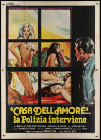 2k174 CASA DELL'AMORE LA POLIZIA INTERVIENE Italian 2p 1978 art of man watching orgy in window!