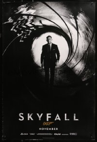 2y0937 SKYFALL teaser DS 1sh 2012 November style, Daniel Craig as James Bond standing in gun barrel!
